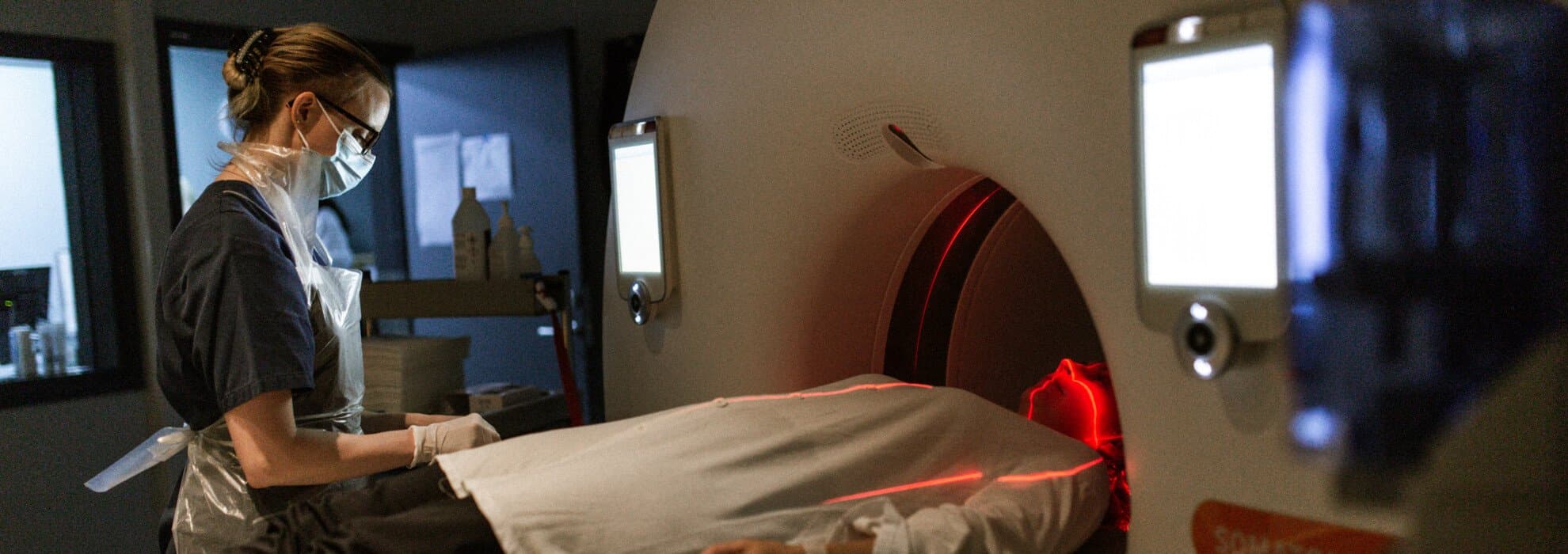 patient gör undersökning patient gör undersökning