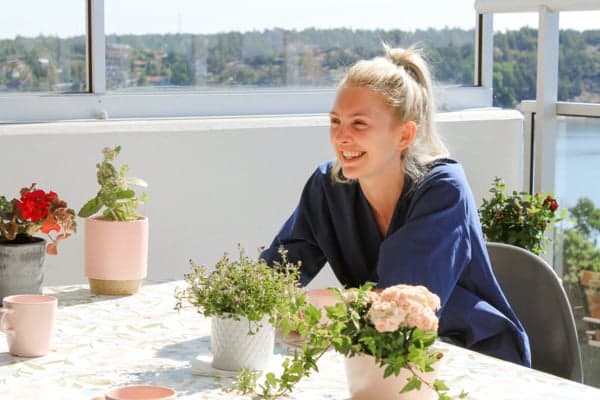 Medarbetare på balkong Medarbetare på balkong